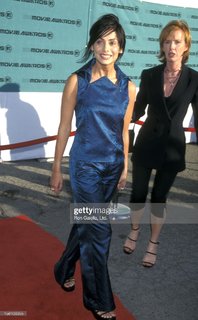 Natalie Imbruglia feet photo thumbnail