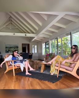 Natalie Imbruglia feet photo thumbnail