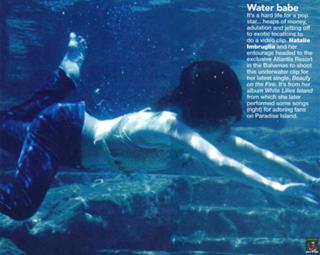 Natalie Imbruglia feet photo thumbnail