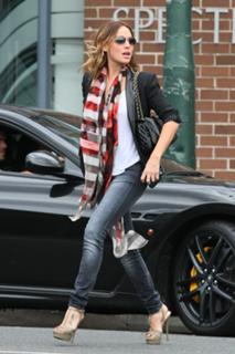 Natalie Imbruglia feet photo thumbnail