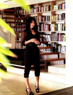 Natalie Imbruglia feet photo thumbnail