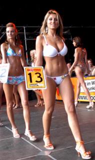 Natalie Langer feet photo 15