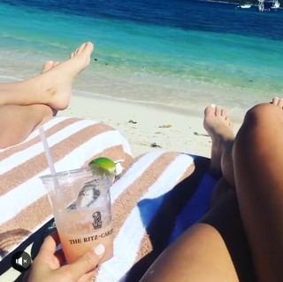 Natalie Martinez feet photo thumbnail