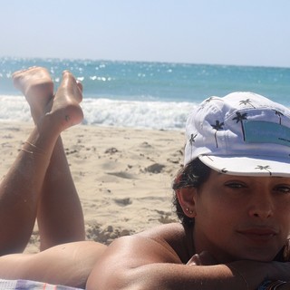 Natalie Martinez feet photo thumbnail