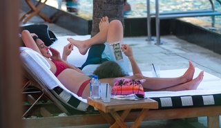 Natalie Martinez feet photo thumbnail