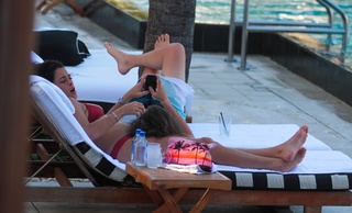 Natalie Martinez feet photo thumbnail