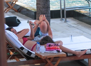 Natalie Martinez feet photo thumbnail