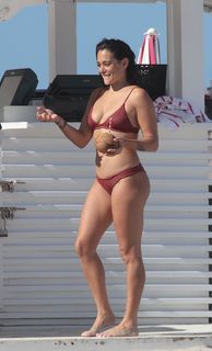Natalie Martinez feet photo thumbnail