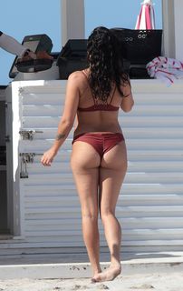 Natalie Martinez feet photo thumbnail