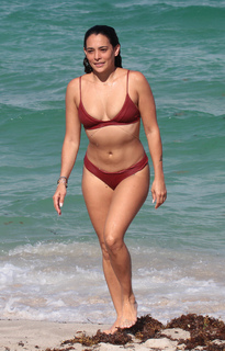 Natalie Martinez feet photo thumbnail