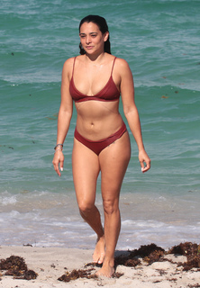 Natalie Martinez feet photo thumbnail