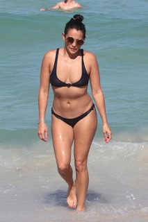 Natalie Martinez feet photo thumbnail