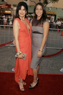 Natalie Martinez feet photo thumbnail