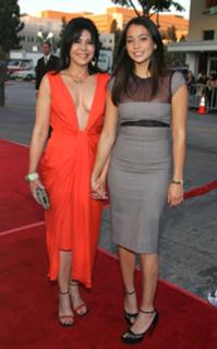 Natalie Martinez feet photo thumbnail