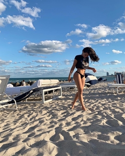 Natalie Martinez feet photo thumbnail
