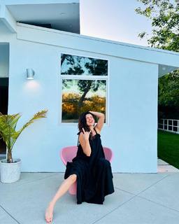 Natalie Martinez feet photo thumbnail