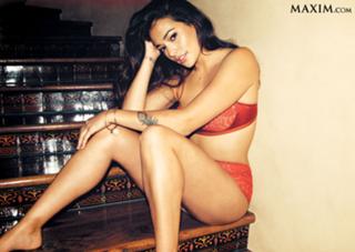 Natalie Martinez feet photo thumbnail