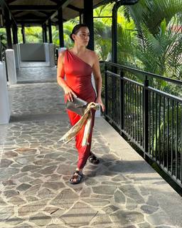 Natalie Martinez feet photo thumbnail