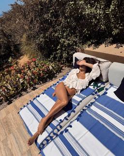 Natalie Martinez feet photo thumbnail