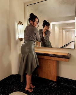 Natalie Martinez feet photo thumbnail