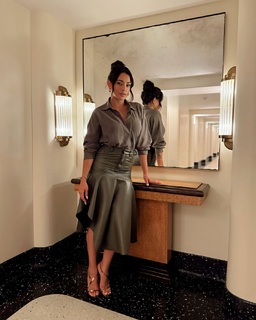 Natalie Martinez feet photo thumbnail