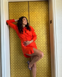 Natalie Martinez feet photo thumbnail