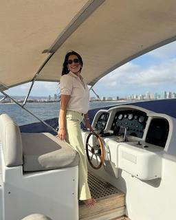 Natalie Martinez feet photo thumbnail