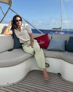 Natalie Martinez feet photo thumbnail