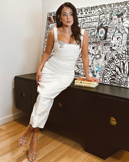 Natalie Martinez feet photo thumbnail