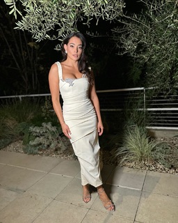Natalie Martinez feet photo thumbnail