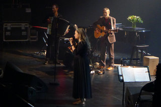 Natalie Merchant feet photo 4