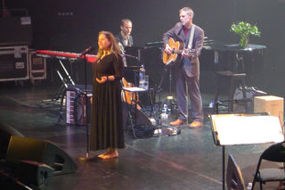 Natalie Merchant feet photo 1