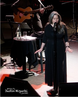 Natalie Merchant feet photo 6