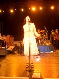 Natalie Merchant feet photo 14