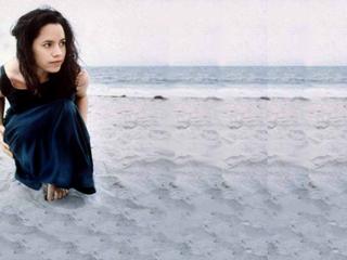 Natalie Merchant feet photo 15