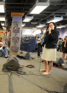 Natalie Merchant feet photo 7