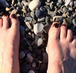Natalie Morales feet photo thumbnail