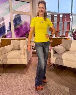 Natalie Morales feet photo thumbnail