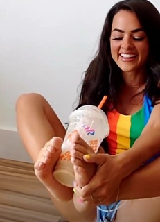 Natalie Negrotti feet photo 4