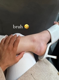 Natalie Negrotti feet photo 18