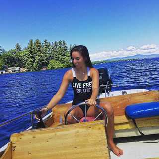 Natalie Noel Mariduena feet photo thumbnail