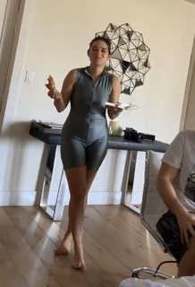 Natalie Noel Mariduena feet photo thumbnail