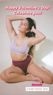 Natalie Noel Mariduena feet photo thumbnail
