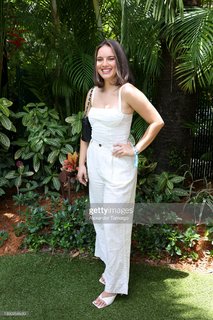 Natalie Noel Mariduena feet photo thumbnail