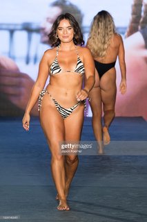 Natalie Noel Mariduena feet photo thumbnail