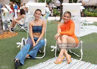 Natalie Noel Mariduena feet photo thumbnail