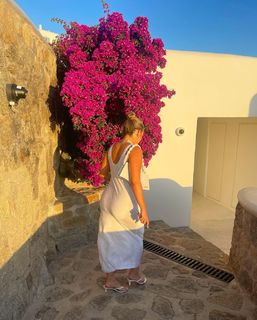 Natalie Noel Mariduena feet photo thumbnail