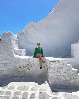 Natalie Noel Mariduena feet photo thumbnail