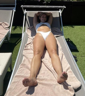 Natalie Noel Mariduena feet photo thumbnail
