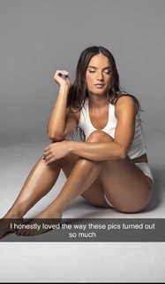 Natalie Noel Mariduena feet photo thumbnail